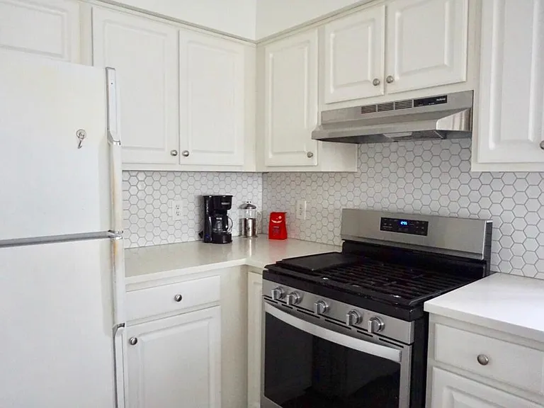 1817 W 44th St #2 — Photo 3
