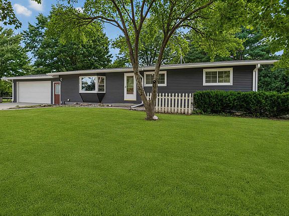 3rd image of 9042 Douglas Dr