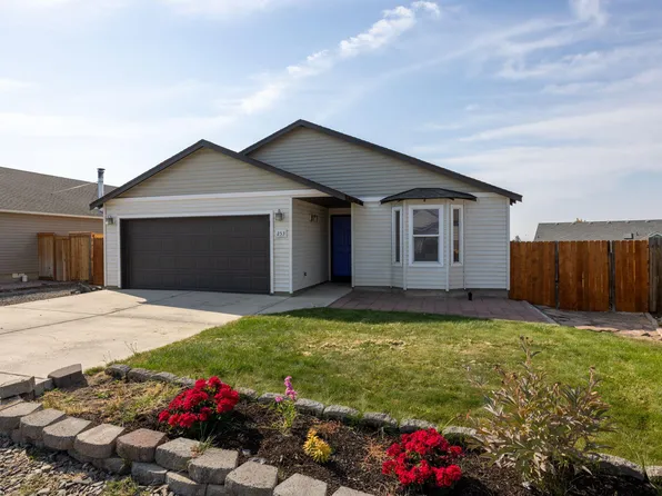 253 SW Center Ridge Dr, Culver, OR 97734