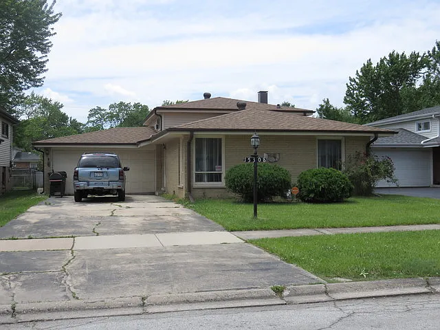 15308 Blackstone Ave photo 1