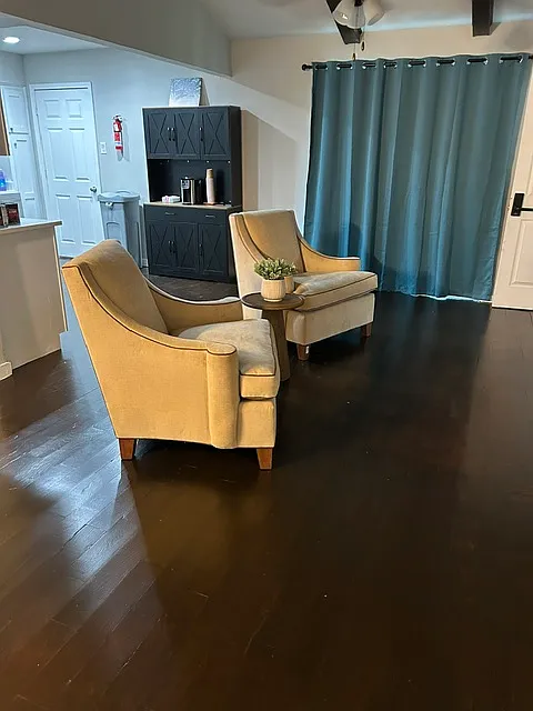 5 bed, 1800 sqft, $2,400 — Photo 4