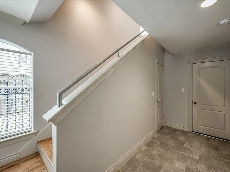 315 Sandman St — Photo 46