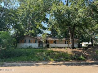 831 Raymond Rd, Jackson, MS 39204