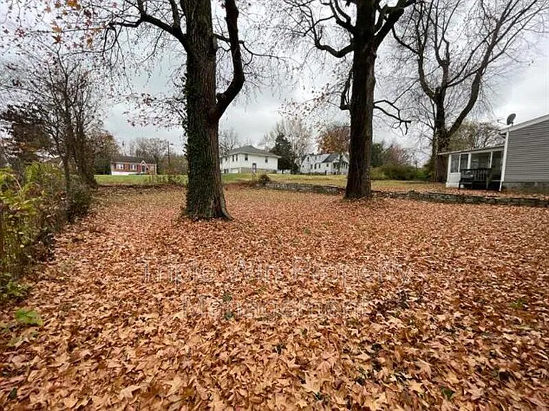 802 Rowles Ave — Photo 4