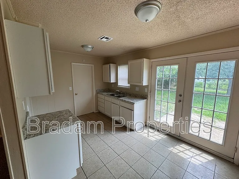 503 N Beaumont St — Photo 7