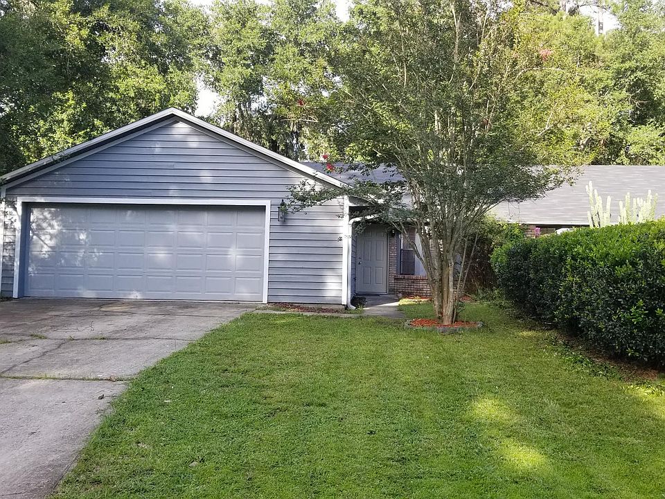 1414 sqft under AC with a 2-car Garage