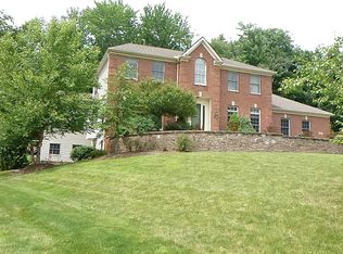 7940 Cobblestone Ln, Chagrin Falls, OH 44023