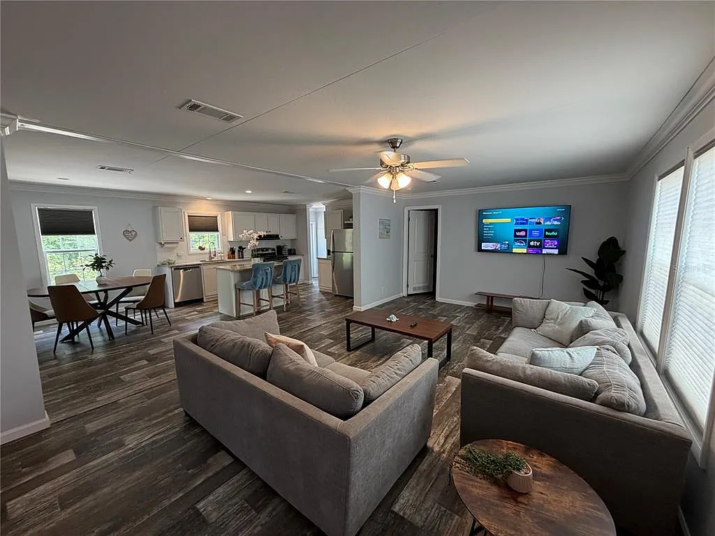 3 bed, 2.0 bath, 1512 sqft, $2,295 — Photo 2