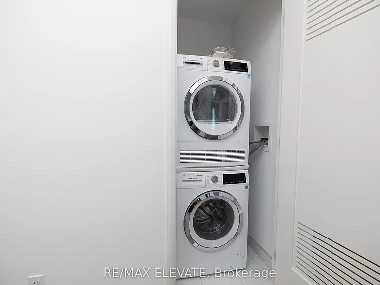 75 James St S #2210 — Photo 5