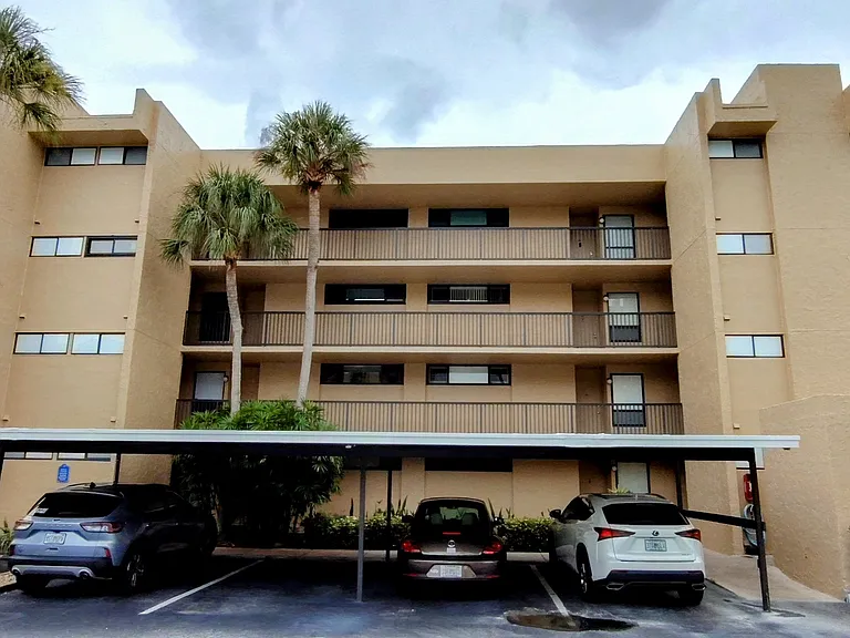 2614 Cove Cay Dr #402 — Photo 12