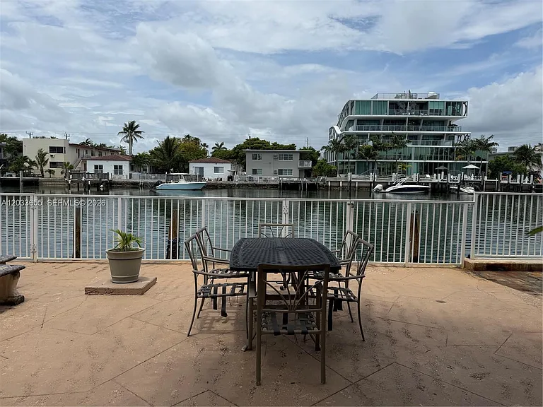 8420 Byron Ave #6 — Photo 4