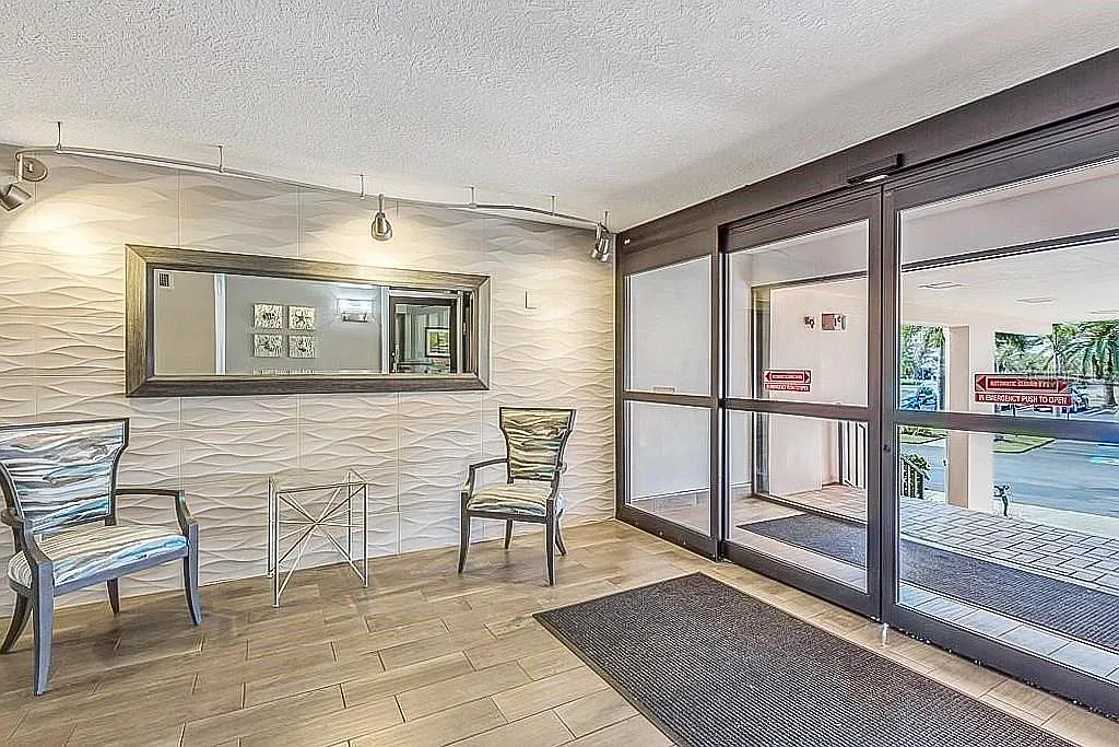1 bed, 1.0 bath, 680 sqft, $2,100 — Photo 2