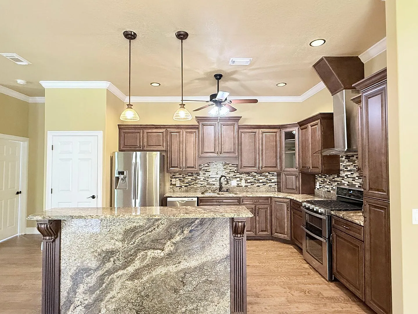 4-Bedroom Multilevel Home - Ashley Plantation — Photo 3