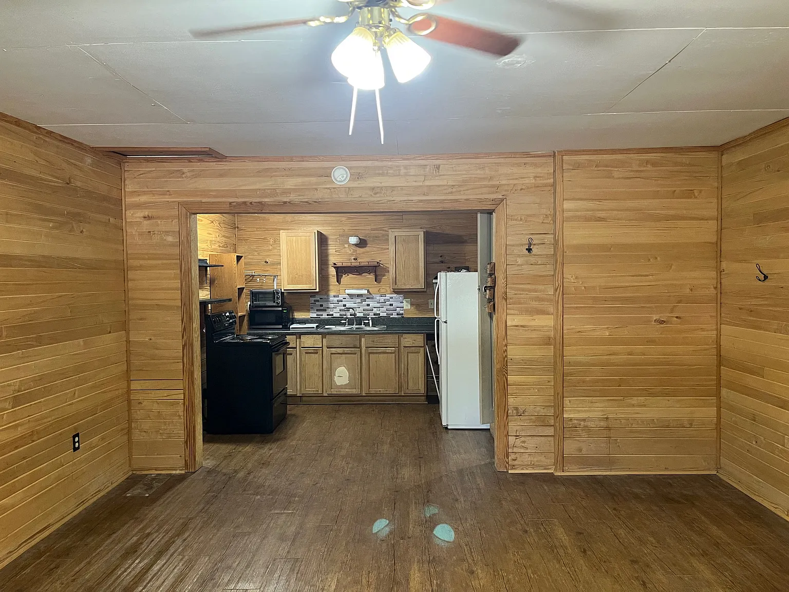 2 bed, 1000 sqft, $700 — Photo 2