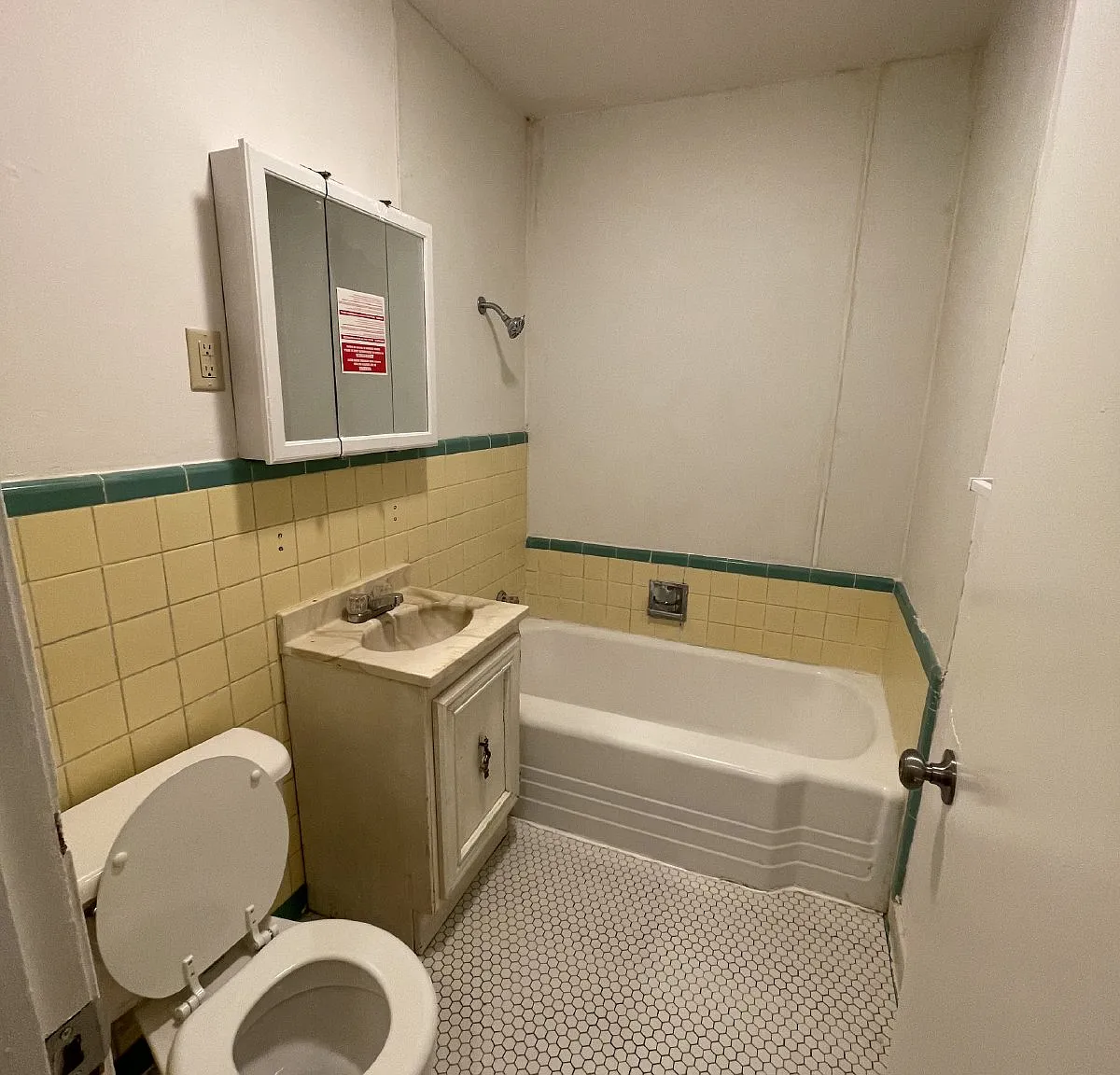 2 bed, 1.0 bath, 727 sqft, $850 — Photo 4