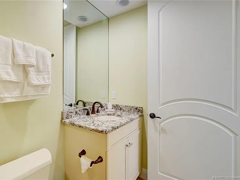 1528 NE Outrigger Landings Dr #208 — Photo 49