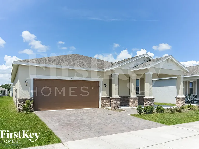 1218 Ponca Rd — Photo 2