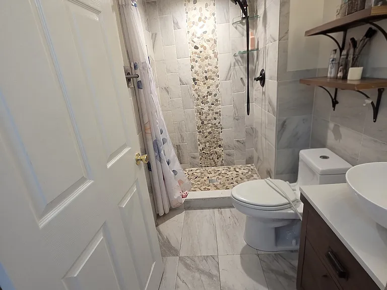 Master Bedroom - Bathroom