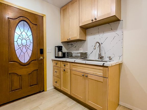 4th image of 5923 Fallbrook Ave