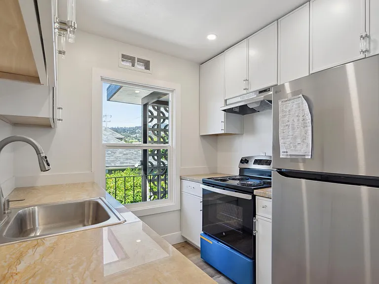 3441 Laguna Ave #2 — Photo 31
