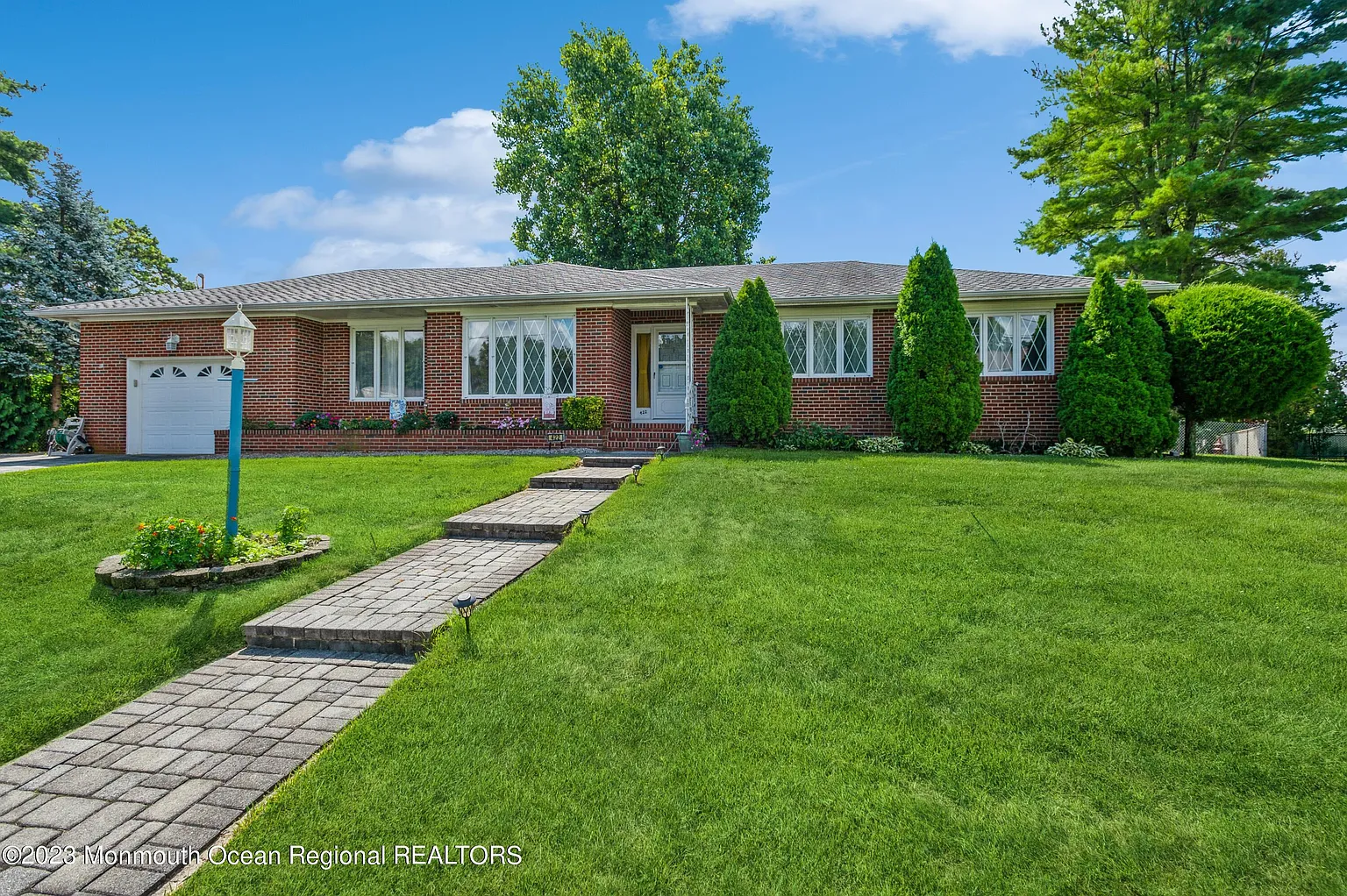 422 Winding Way photo 1