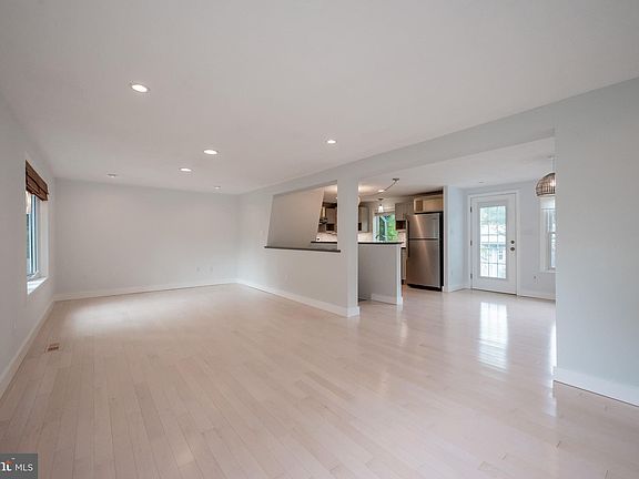 5th image of 1200/1224 Washington Pl