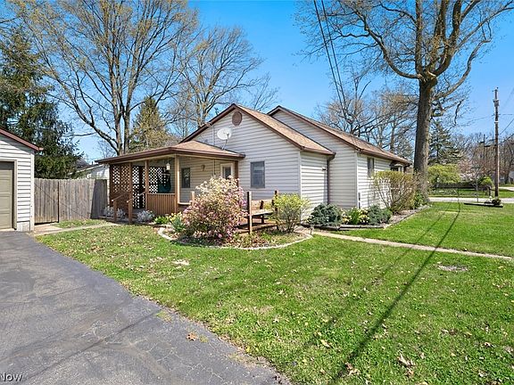 4th image of 698 Ferndale Ave