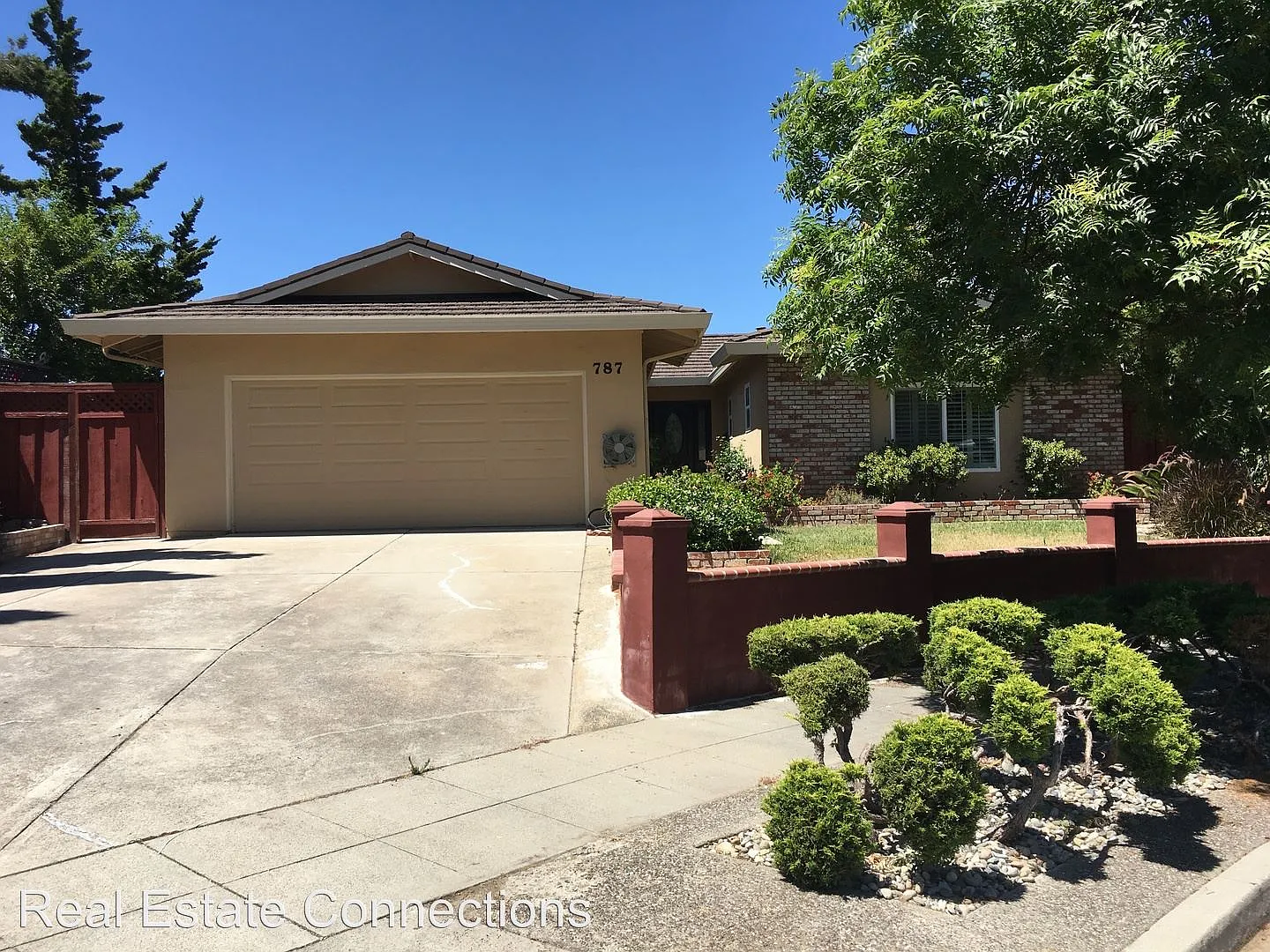 787 Dubanski Dr photo 1
