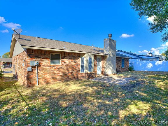 4th image of 1221 W Knoxville St