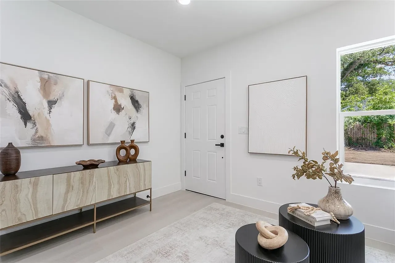 2 bed, 800 sqft, $2,500 — Photo 4