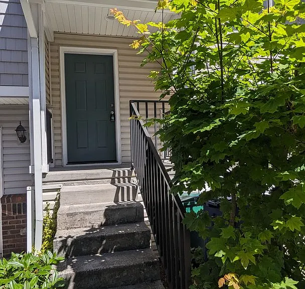 Halsey East Townhomes — Photo 46