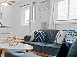 419 S East Ave APT 1B, Oak Park, IL 60302