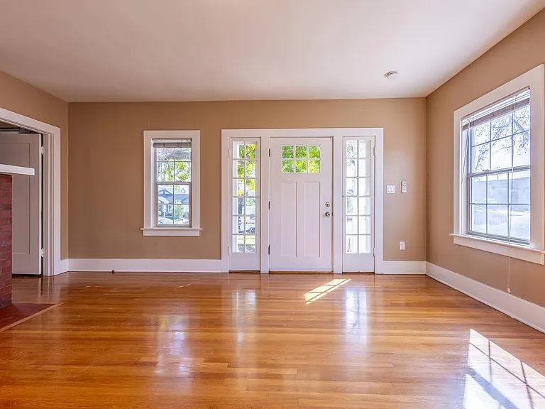 2429 Birch St — Photo 9