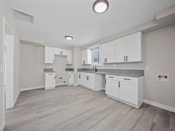 1283 Boyden Ave, Lancaster, CA 93534