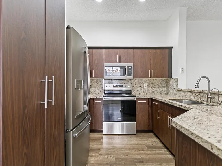 1071 Bluewood Ter — Photo 8