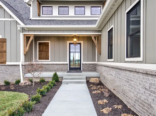 8135 Melbourne Pl, Zionsville, IN 46077