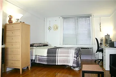 Rented by R New York