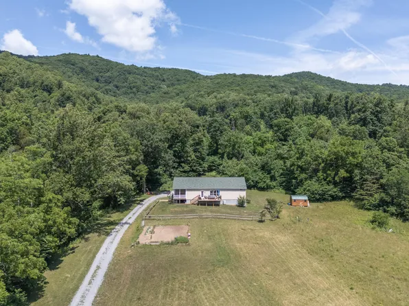 68 Paradise Ln, Troutville, VA 24175
