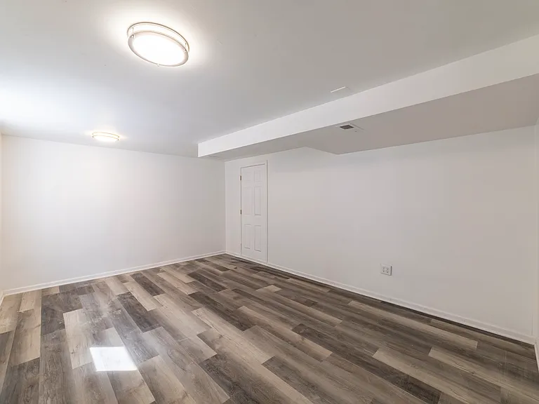 553 Highland St — Photo 29