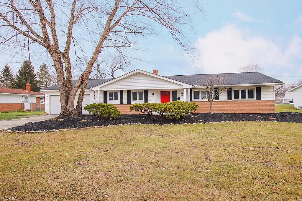 24885 Twickenham Dr photo 1