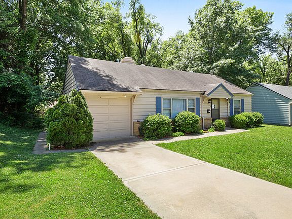 2nd image of 2715 W 75th Pl