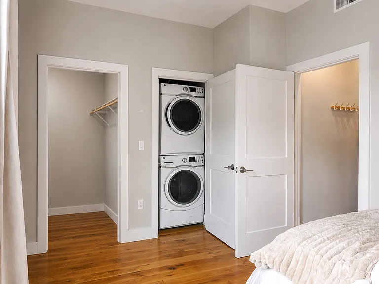 182 W 7th St #2 — Photo 9