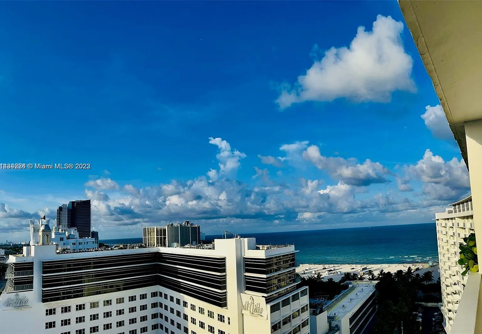 The Decoplage Condo — Photo 3