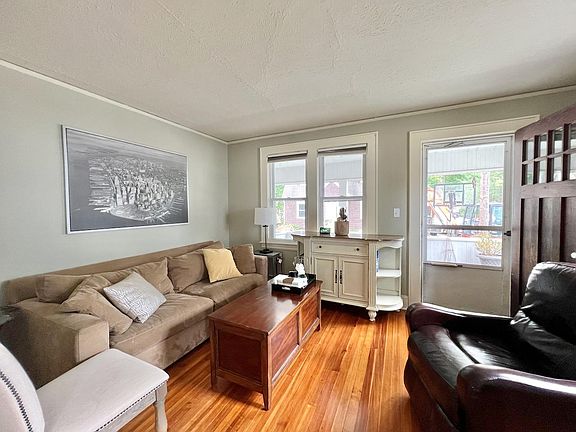 3rd image of 3 Park Ln