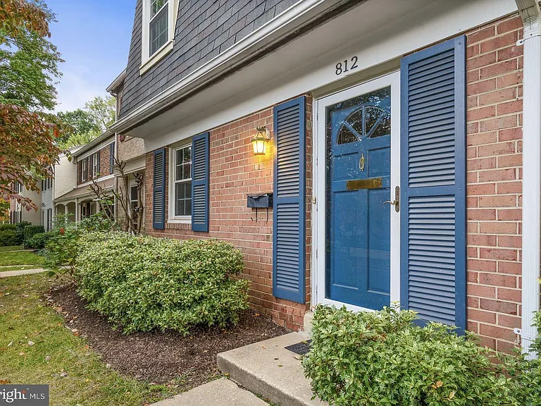 812 Azalea Dr #16 — Photo 4