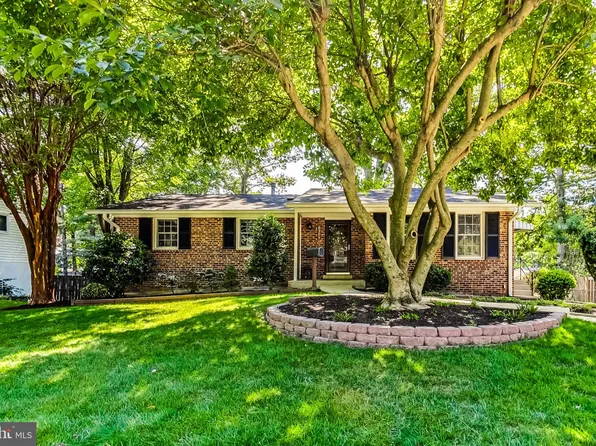8309 McNeil St, Vienna, VA 22180