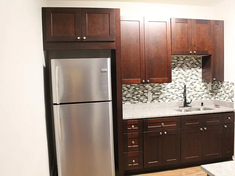 5546 Phillips Ave — Photo 3