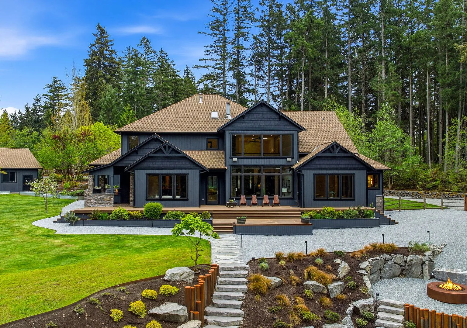 Private Fox Island Waterfront Estate | Nearly 2 Acres — Photo 2