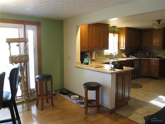 4th image of 225 Riverdale Dr