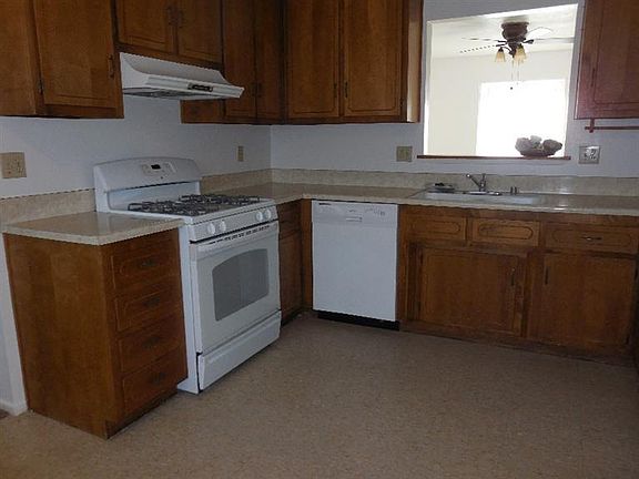 2nd image of 18559 Vine St